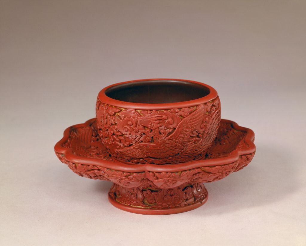 图片[1]-Red cloud phoenix pattern light holder-China Archive